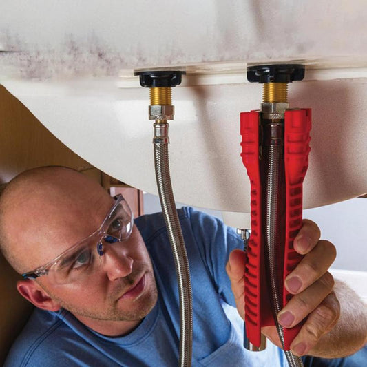 🔧 Daudzfunkcionāls – 8-in-1 santehnikas atslēga