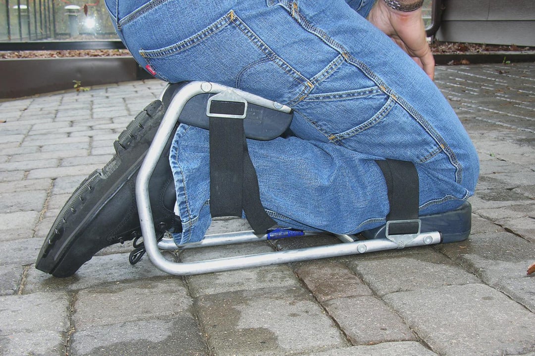 KneeComfort™ Pārnēsājams dārza ceļgalu balsts un taburete ar regulējamu turētāju