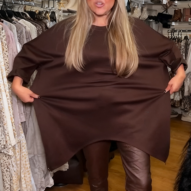 Divdaļīgs komplekts: brīvs, neregulāras piegriezuma tops un vienkrāsainas bikses